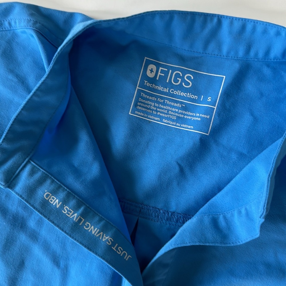 Figs Women's Blue Top and blue jogger pants